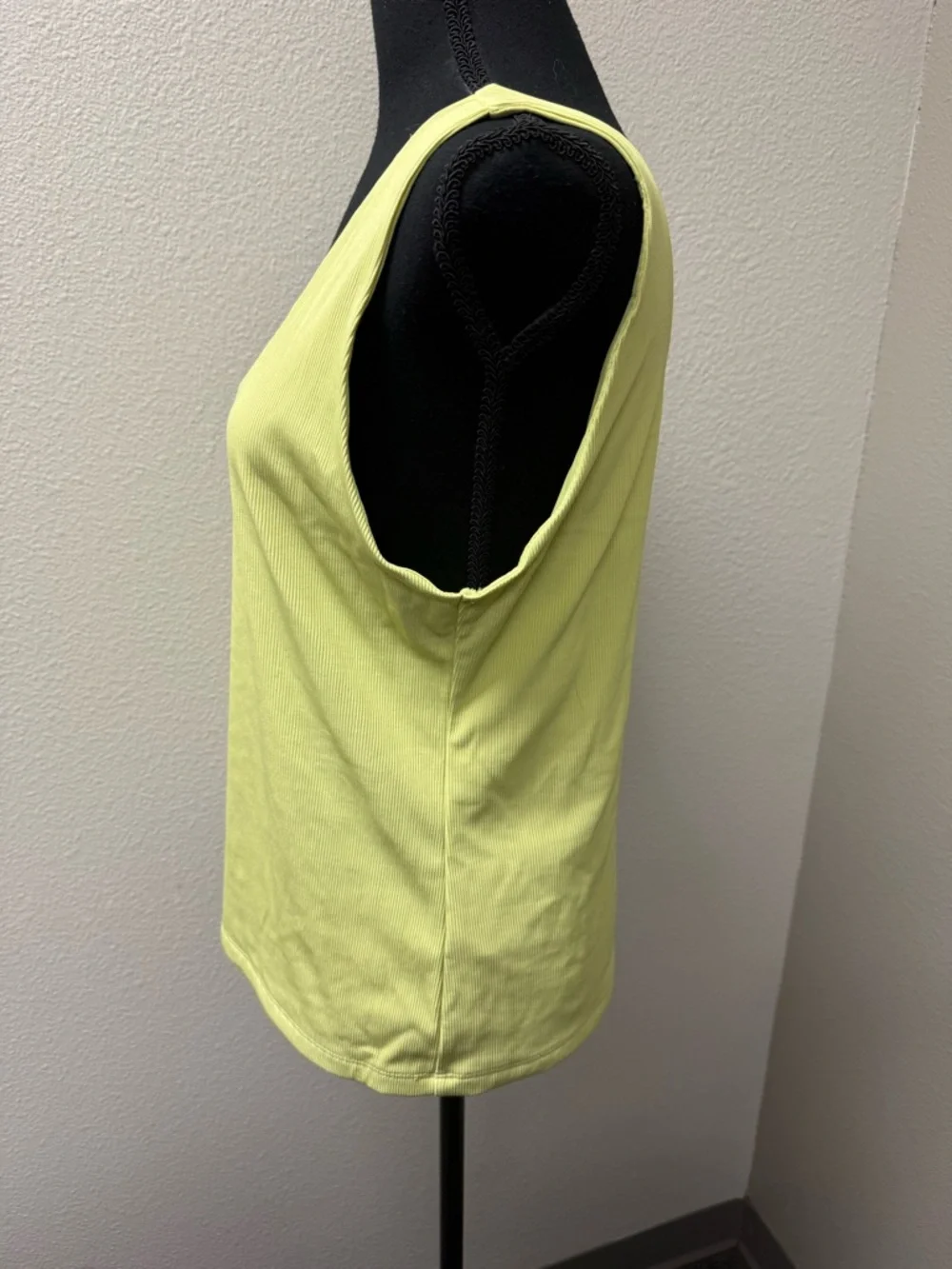 Tahari Lime Green Ribbed Tank Top XL Stretch Scoop Neck Summer Basic Chic - Picture 4 of 10